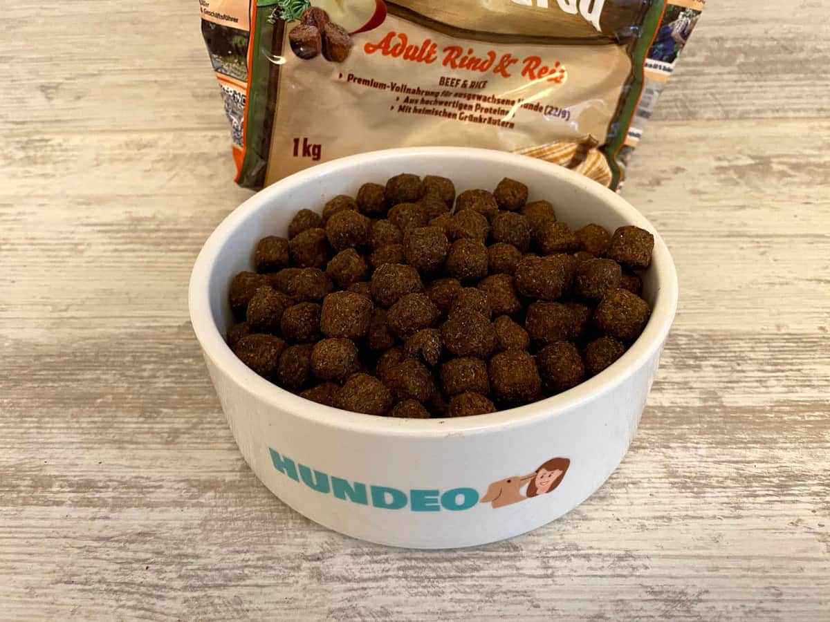 Happy Dog Hundefutter im Hundeo-Test: NaturCroq Trockenfutter und Verpackung