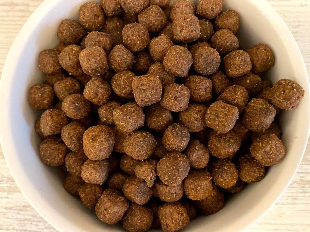 Happy Dog NaturCroq Kroketten im Napf: so sehen die Kroketten aus