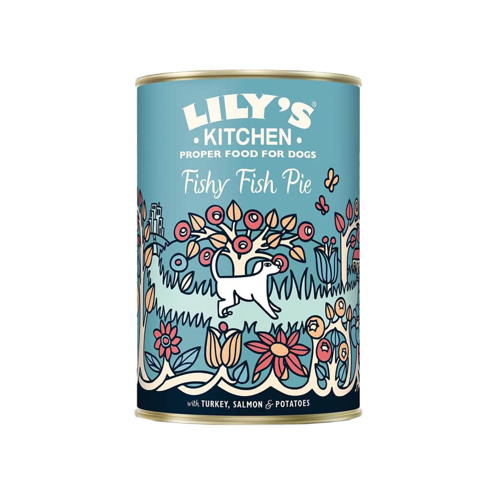 Lily's Kitchen Trockenfutter im Hundeo-Test: getreidefreies Hundefutter in einer Keramikschale auf einer Holzoberfläche mit natürlichem Licht.