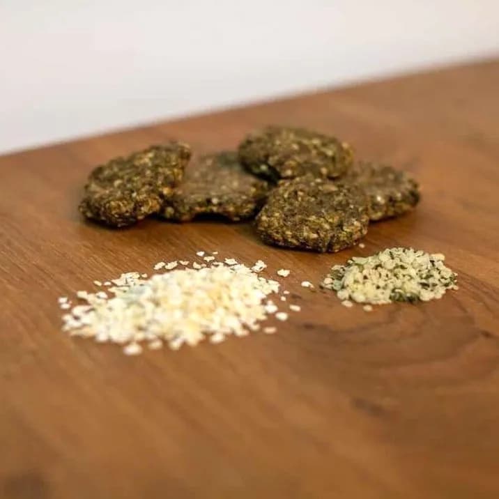 Kräuter-Hanf-Knabbereien