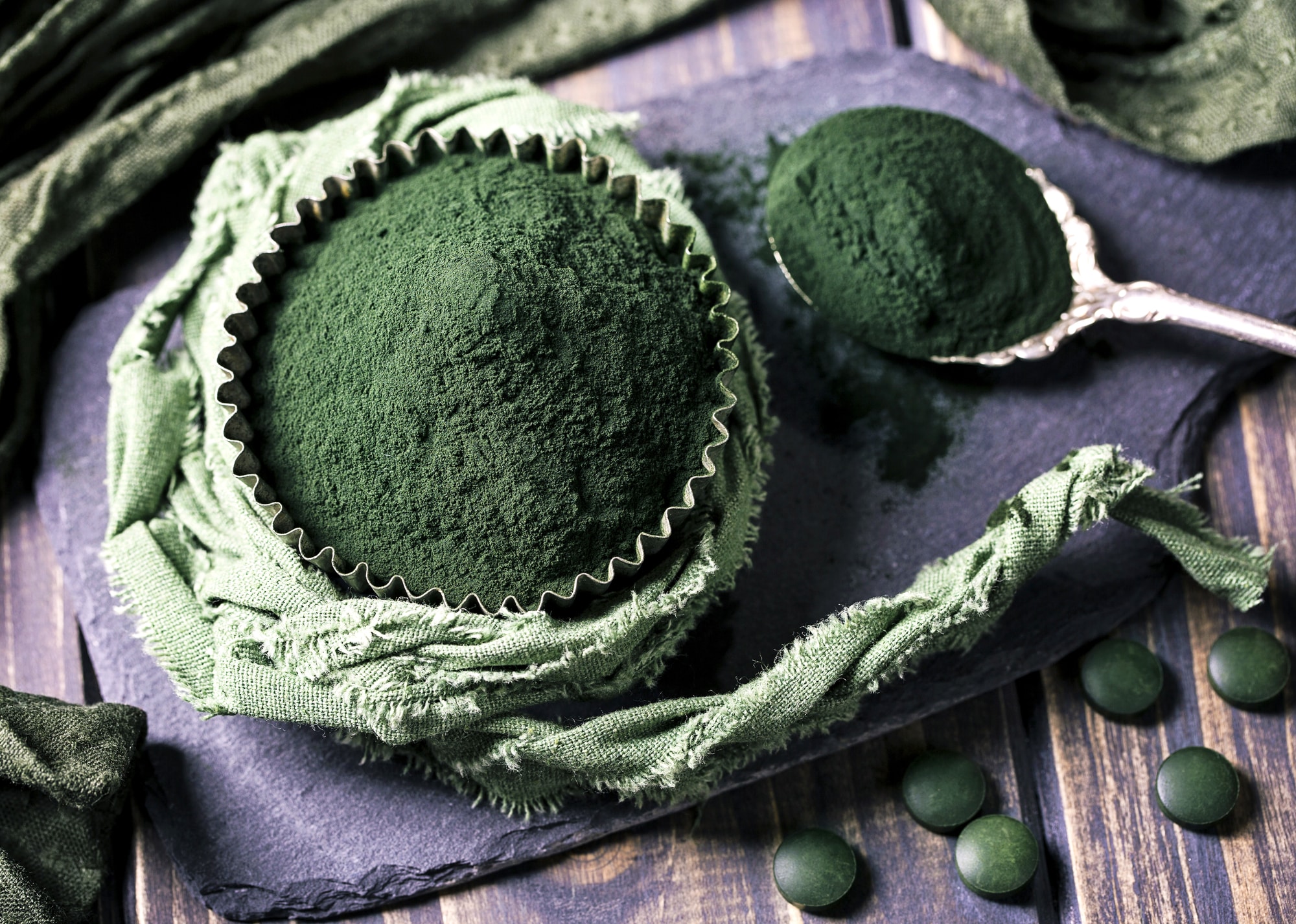 Spirulina for dogs (effect and dosage explained)